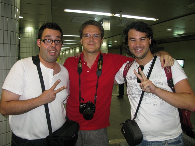 Luis Gago y Tomás Lendoiro encuentran a Kirai, Héctor García, en Tokio